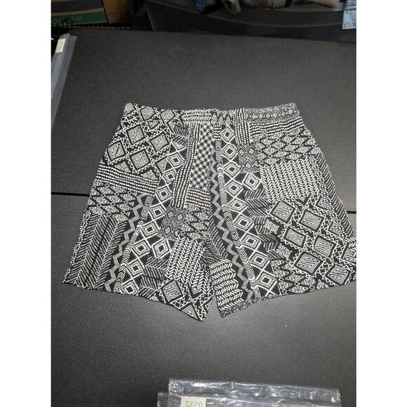 Draft Robert Louis Black & White w/Geometric Print Pull-On Casual Shorts Women's - Picture 2 of 4